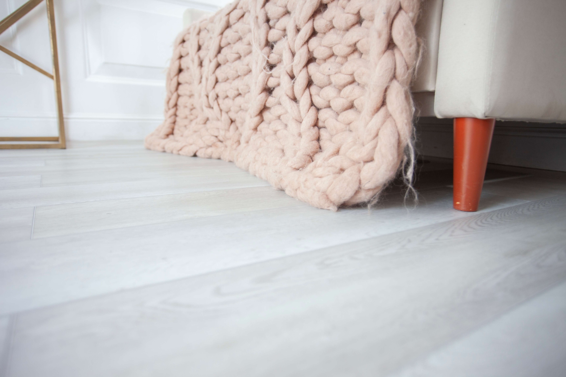 Усовершенствованная кварц-виниловая плитка «Damy Floor» Дуб Зимний (1227*187*2,5 мм) — купить в Дзержинске