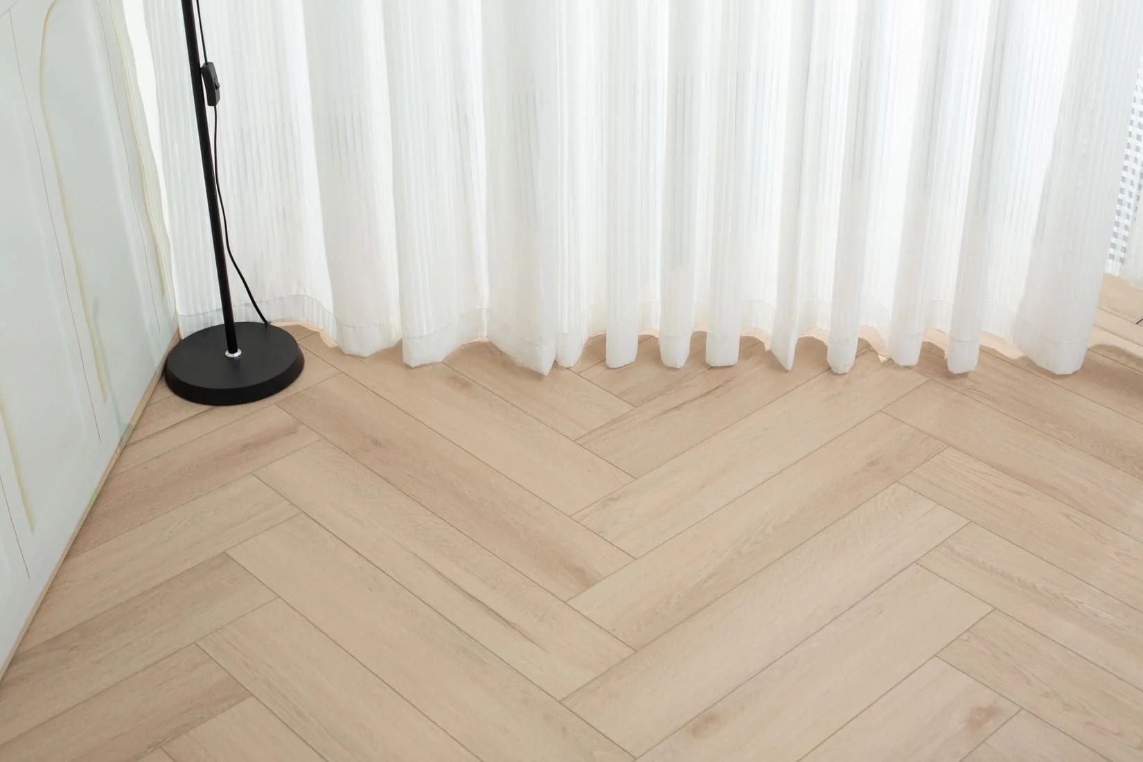 Плитка SPC "OneFloor" 3032 А,В  ЁЛКА (640*128*4 мм) — купить в Дзержинске