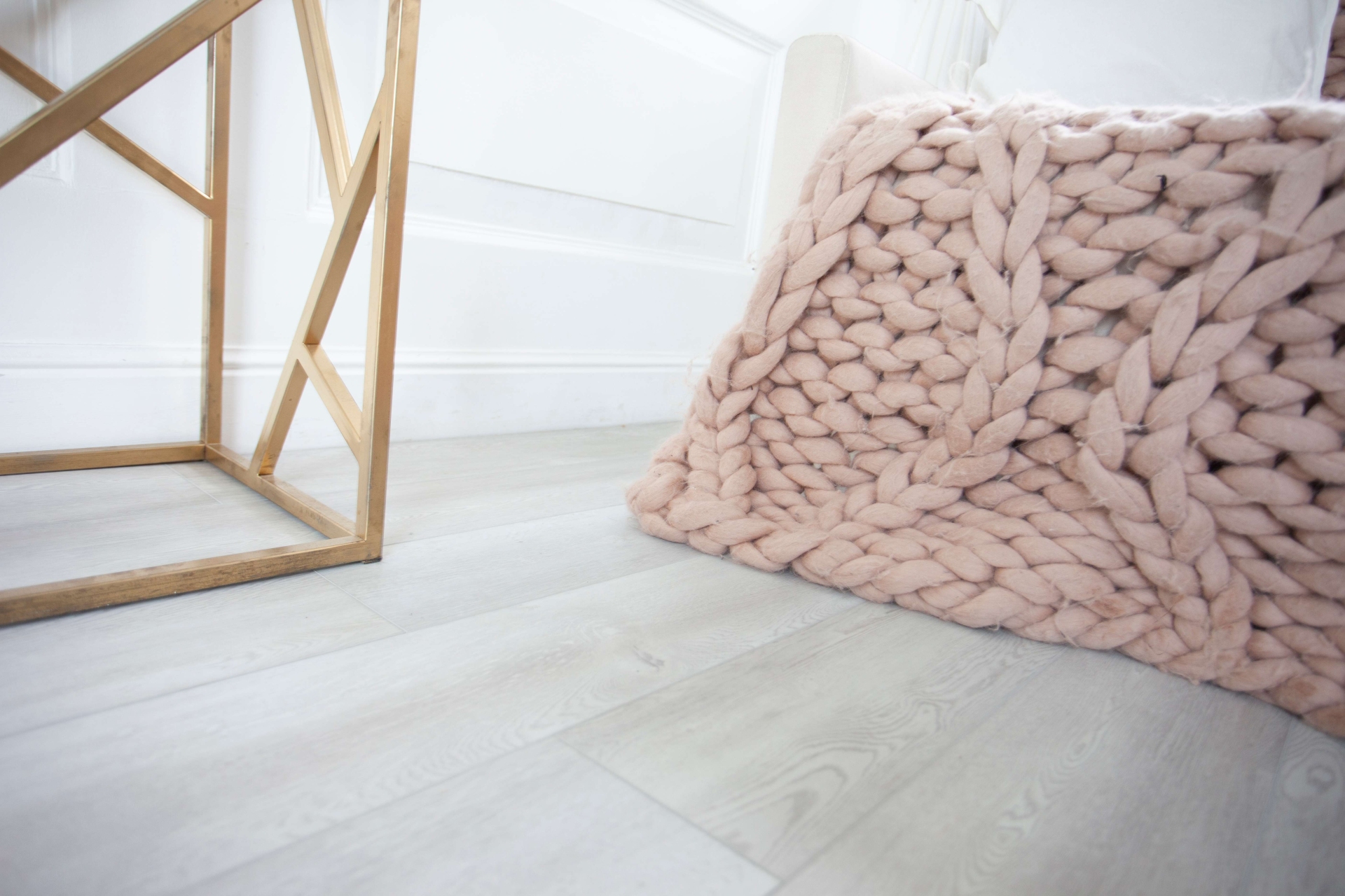 Усовершенствованная кварц-виниловая плитка «Damy Floor» Дуб Зимний (1227*187*2,5 мм) — купить в Дзержинске