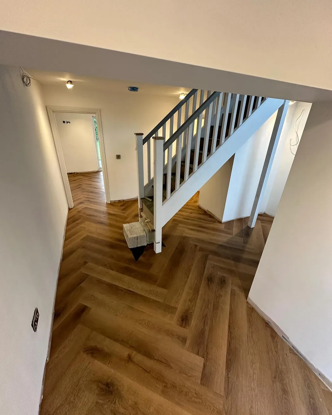 Кварцвиниловая плитка "Invictus" Royal Oak Mocca (406*102*2мм) — купить в Дзержинске